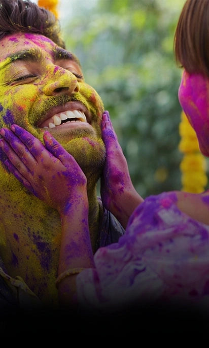 Skin-Safe Holi Colors for Friends